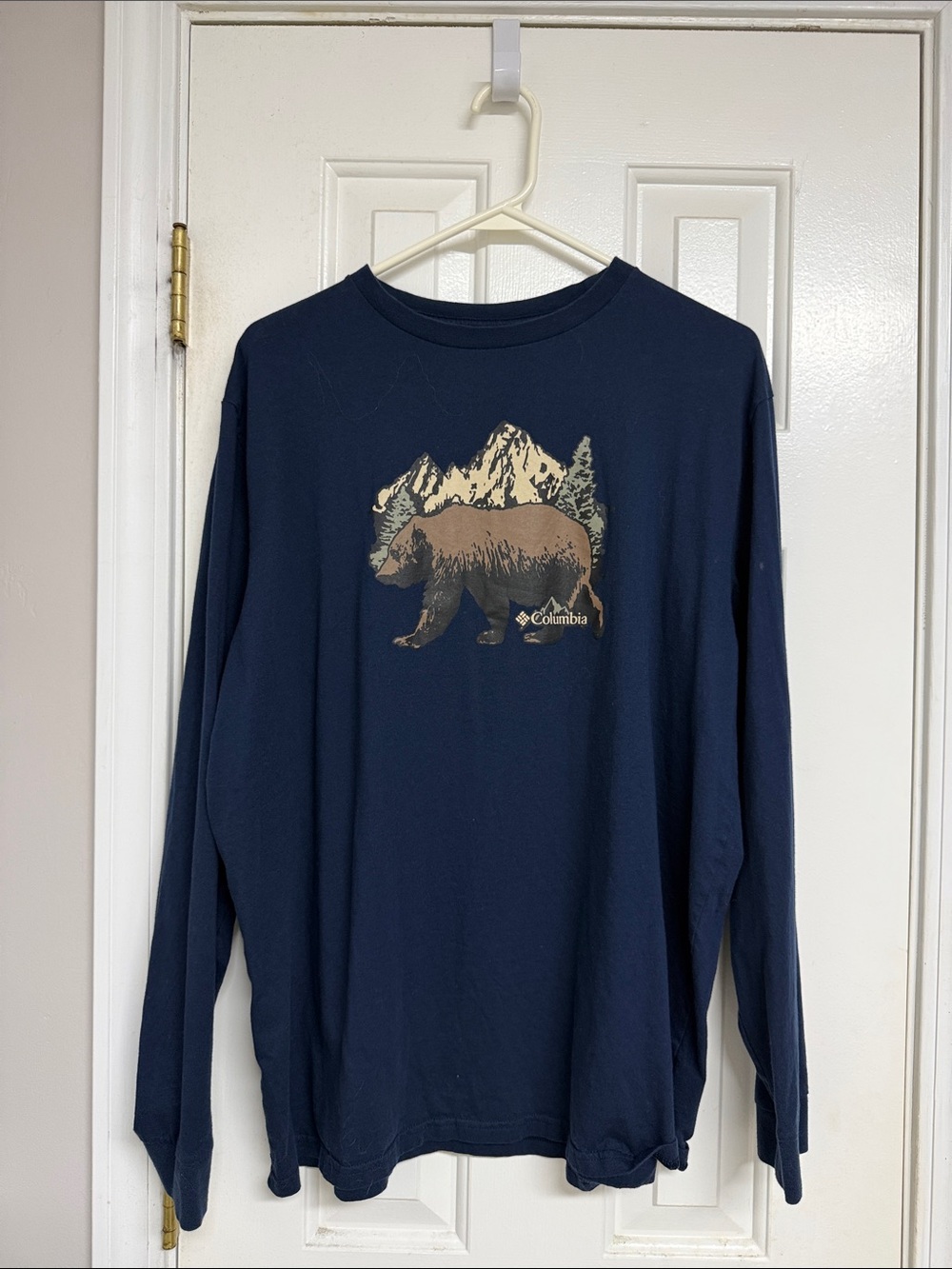 Columbia Navy Long-Sleeve Crewneck with Bear and Mountain Graphic